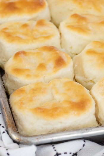 Easy Bisquick Biscuit Recipe ~ Sour Cream Biscuits - Devour Dinner