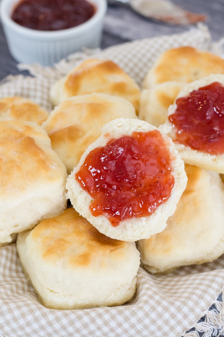 Easy Bisquick Biscuit Recipe Sour Cream Biscuits Devour Dinner