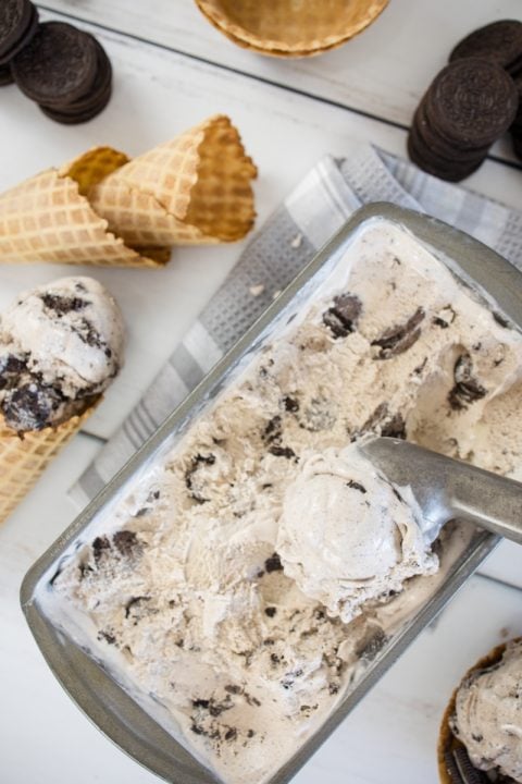 Homemade Cookies and Cream Ice Cream - Devour Dinner