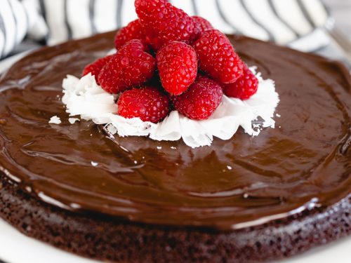 Easy Flourless Chocolate Fudge Cake | Pretty. Simple. Sweet.