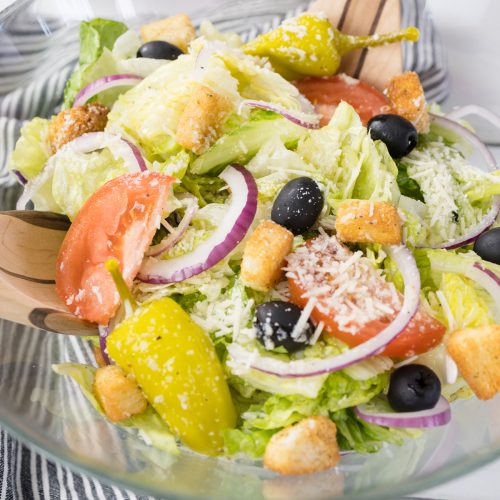 https://www.devourdinner.com/wp-content/uploads/2021/08/Devour-Dinner_Olive-Garden-Salad-202-500x500.jpg